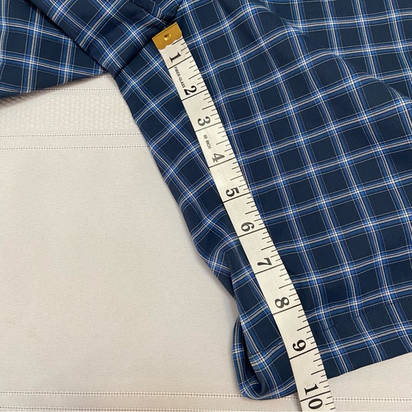 Greg Norman Golf Shorts in Navy Blue Plaid - EUC size 32 - Picture 3 of 7